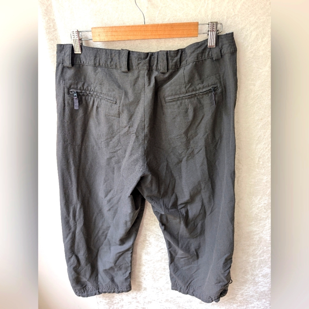 Isis Stone Gray Capri Shorts Zip Pockets Elastic Hem